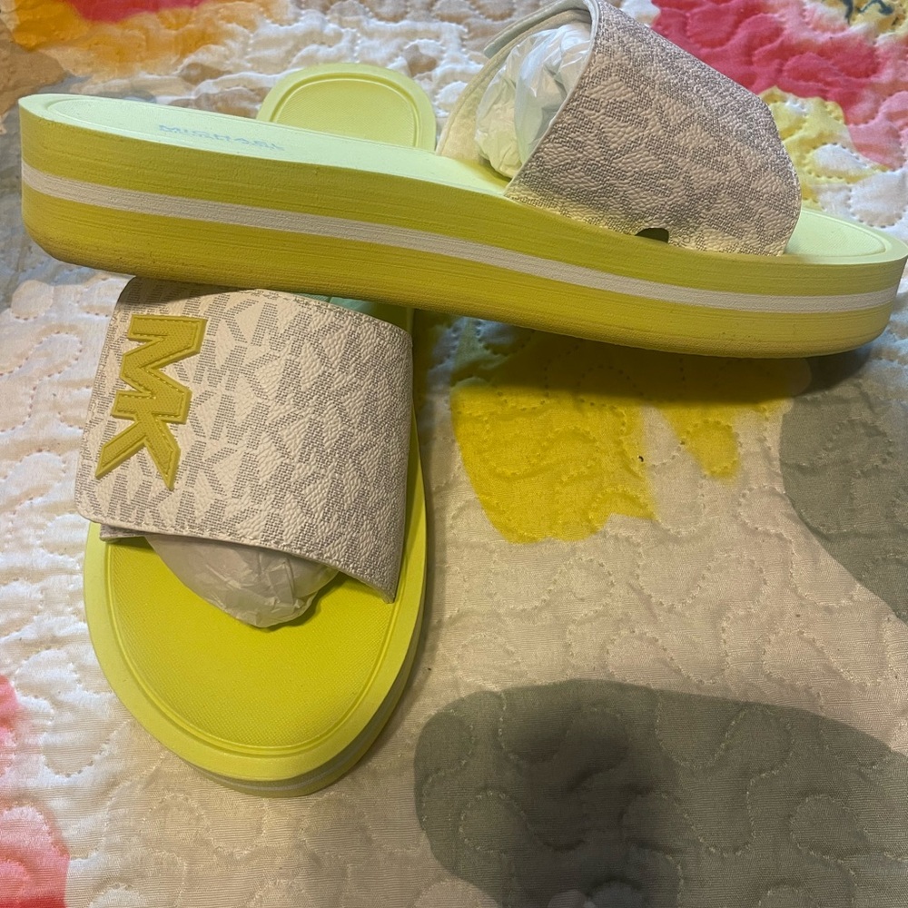 Michael Kors White Patterned Slide Sandals with Neon Yellow Footbed - Picture 2 of 4